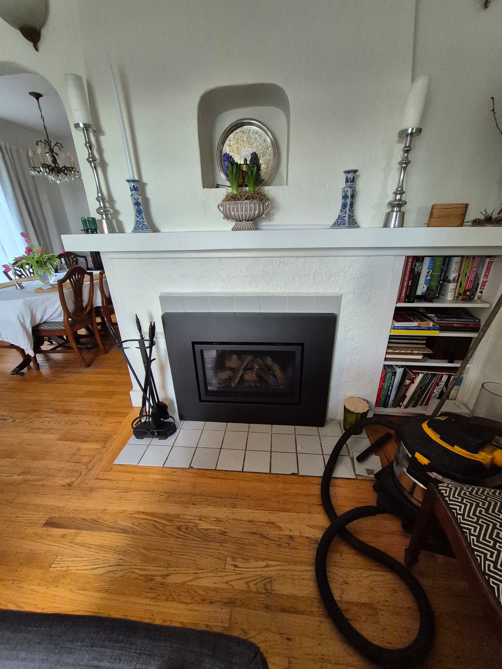 Gas fireplace insert with a white mantel