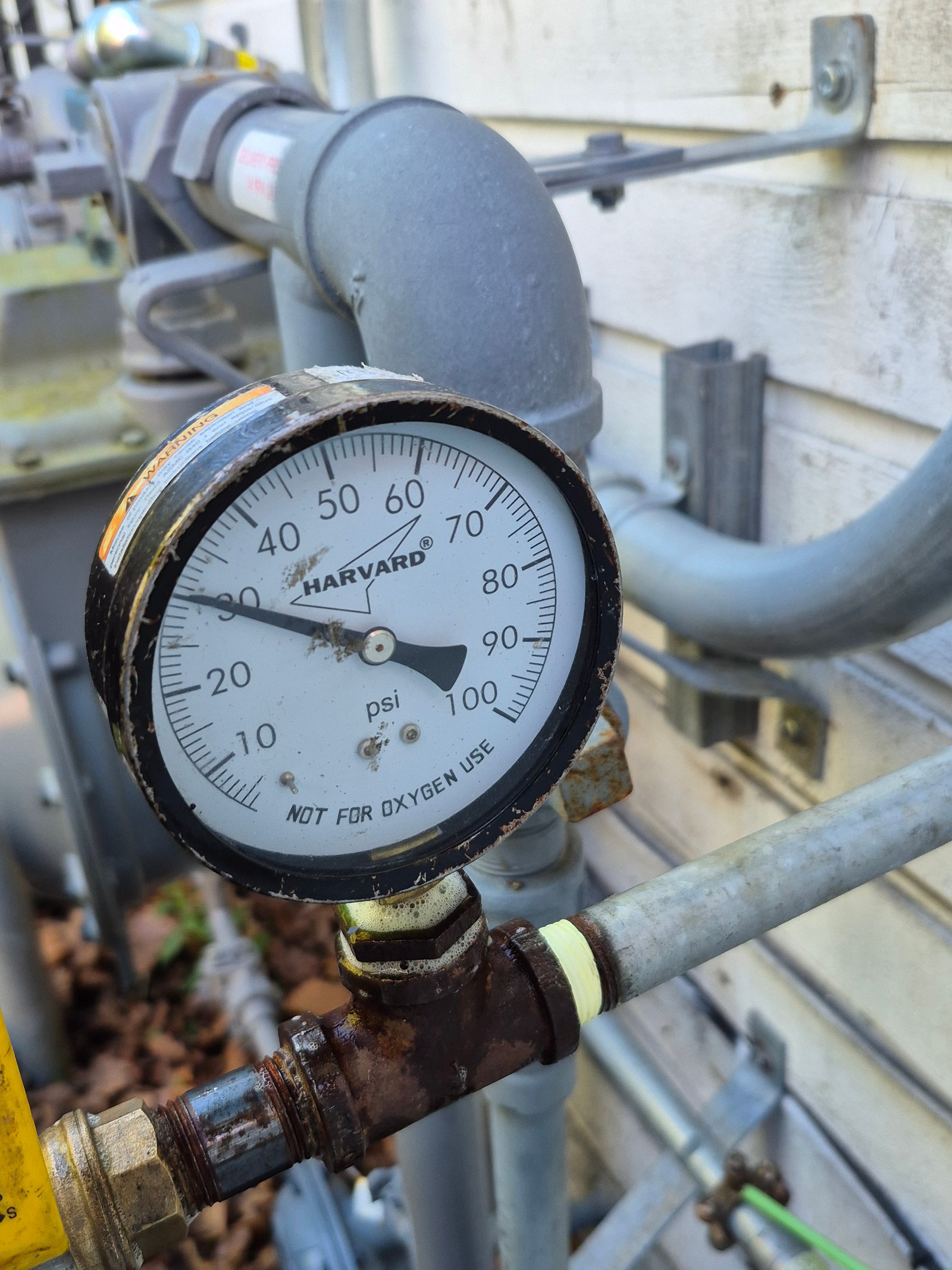 Gas line pressure gauge reading during a pressure test
